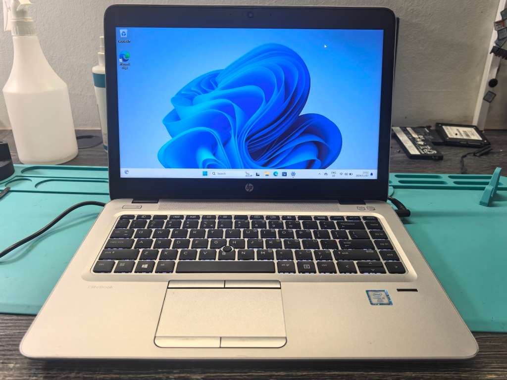 *HP ELITEBOOK 840 G3*i5-6300U*8GB DDR4*256GB SSD*FHD*BACKLIT