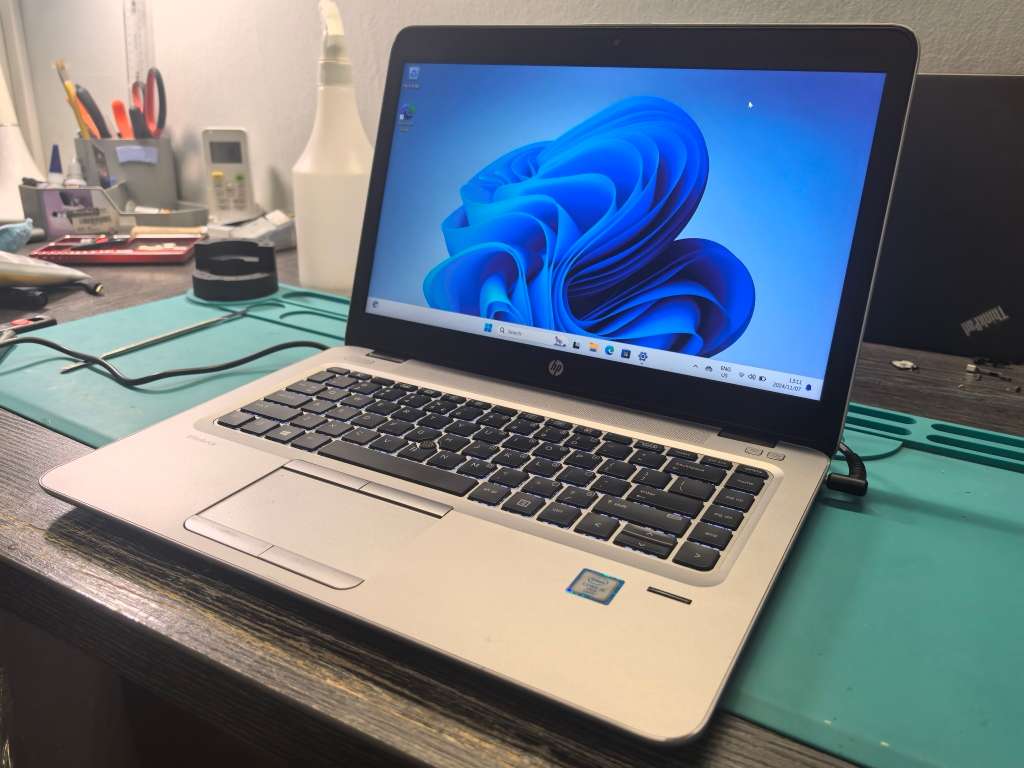 *HP ELITEBOOK 840 G3*i5-6300U*8GB DDR4*256GB SSD*FHD*BACKLIT