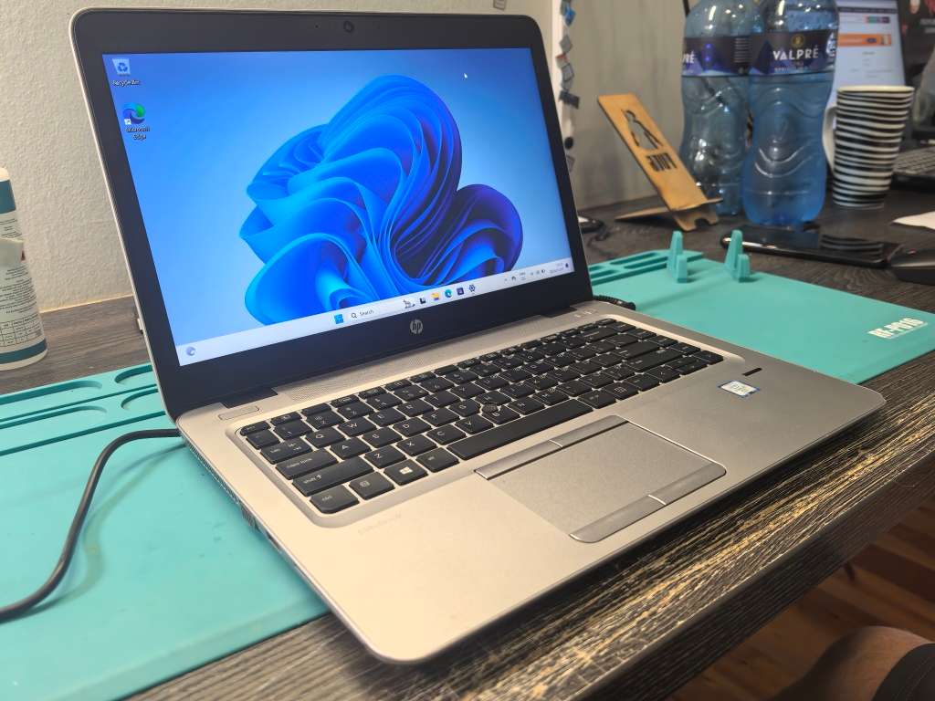 *HP ELITEBOOK 840 G3*i5-6300U*8GB DDR4*256GB SSD*FHD*BACKLIT