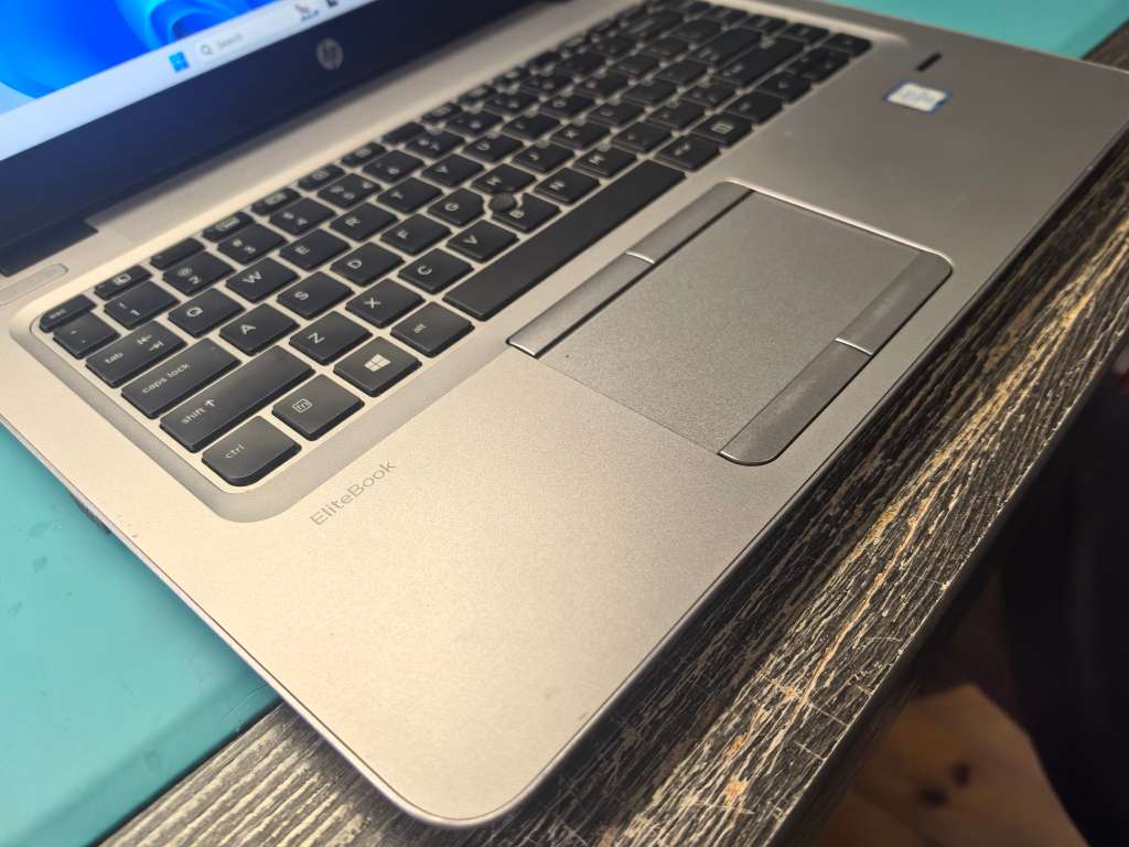 *HP ELITEBOOK 840 G3*i5-6300U*8GB DDR4*256GB SSD*FHD*BACKLIT