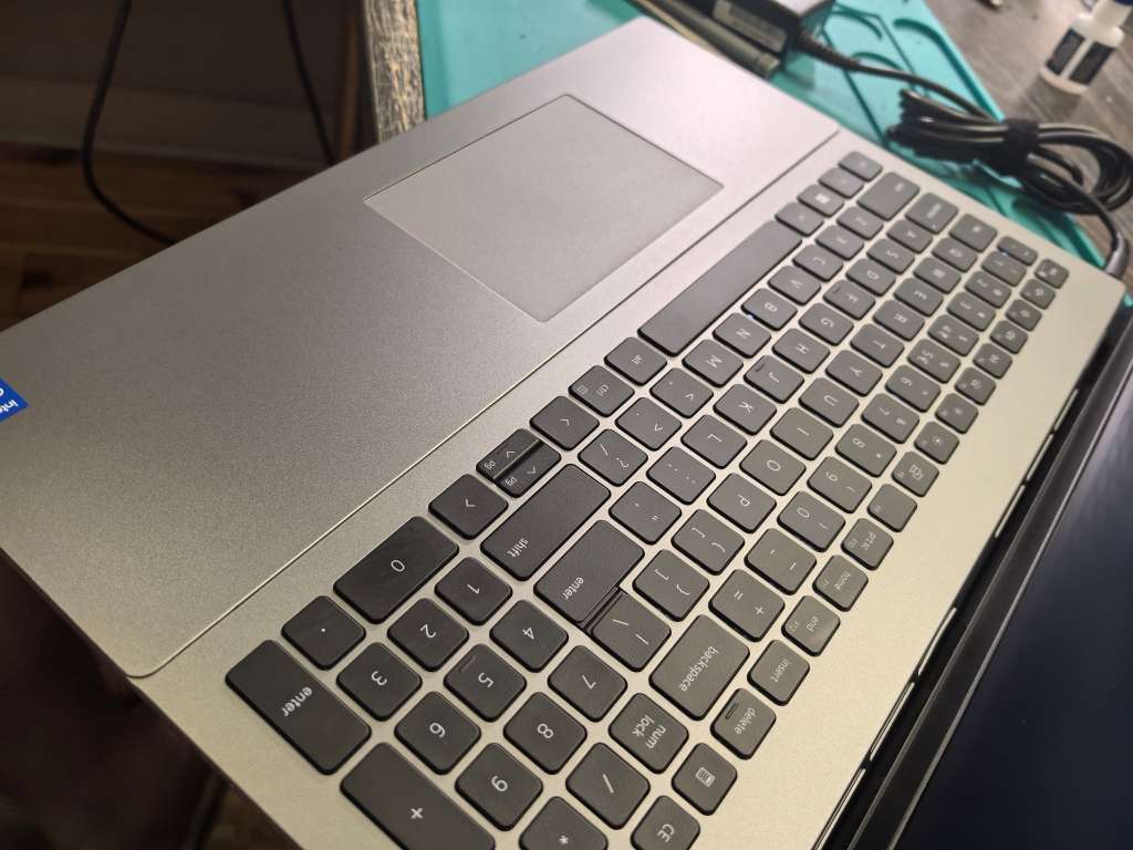 12TH GEN i5-DELL VOSTRO 5620-i5-1240P-16GB RAM-2TB SSD-FHD+*XE GRAPHICS