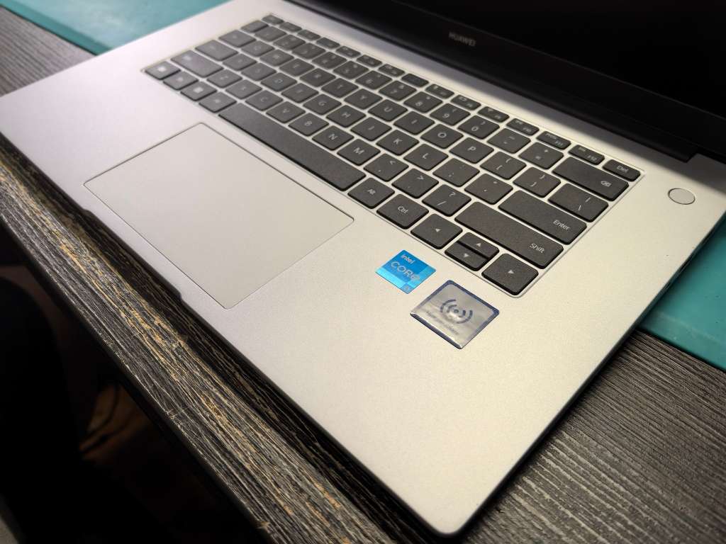 HUAWEI MATEBOOK D 15*i3-1115G4*8GB DDR4*256GB SSD*FHD*IPS*UHD GRAPHICS