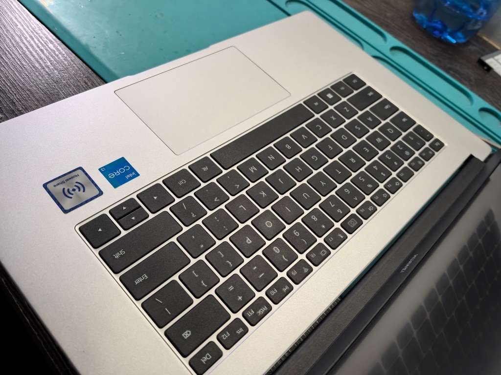 HUAWEI MATEBOOK D 15*i3-1115G4*8GB DDR4*256GB SSD*FHD*IPS*UHD GRAPHICS