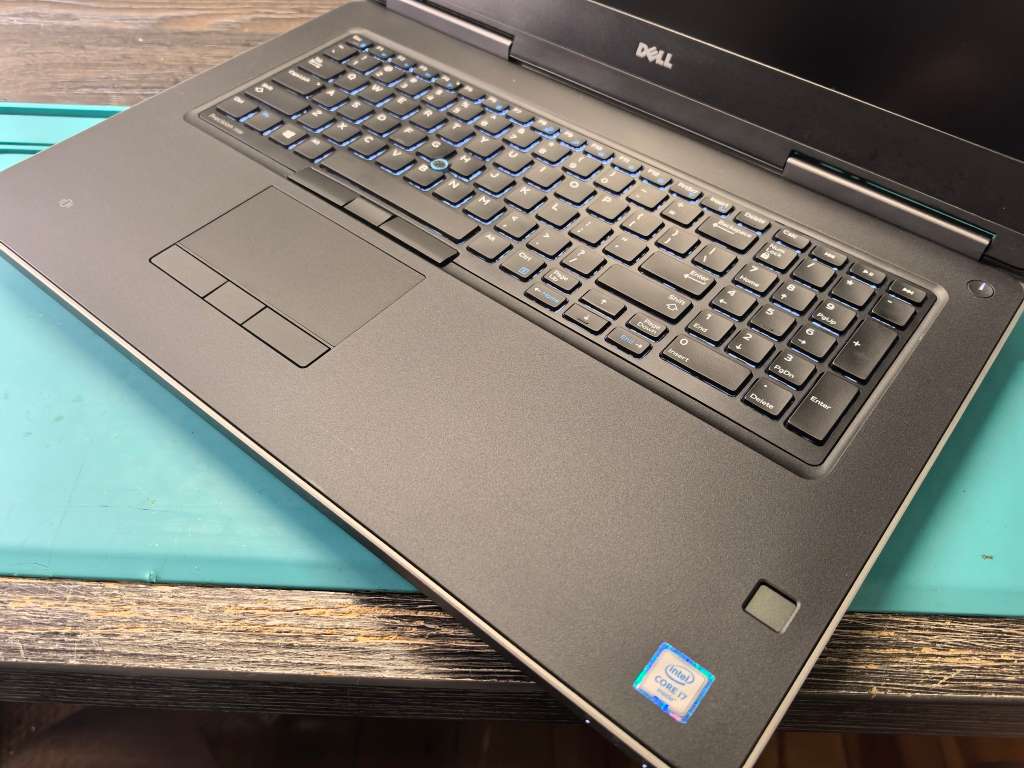 Dell Precision 7720 Carbon i7-6820HQ 32GB DDR4 1TB SSD FHD