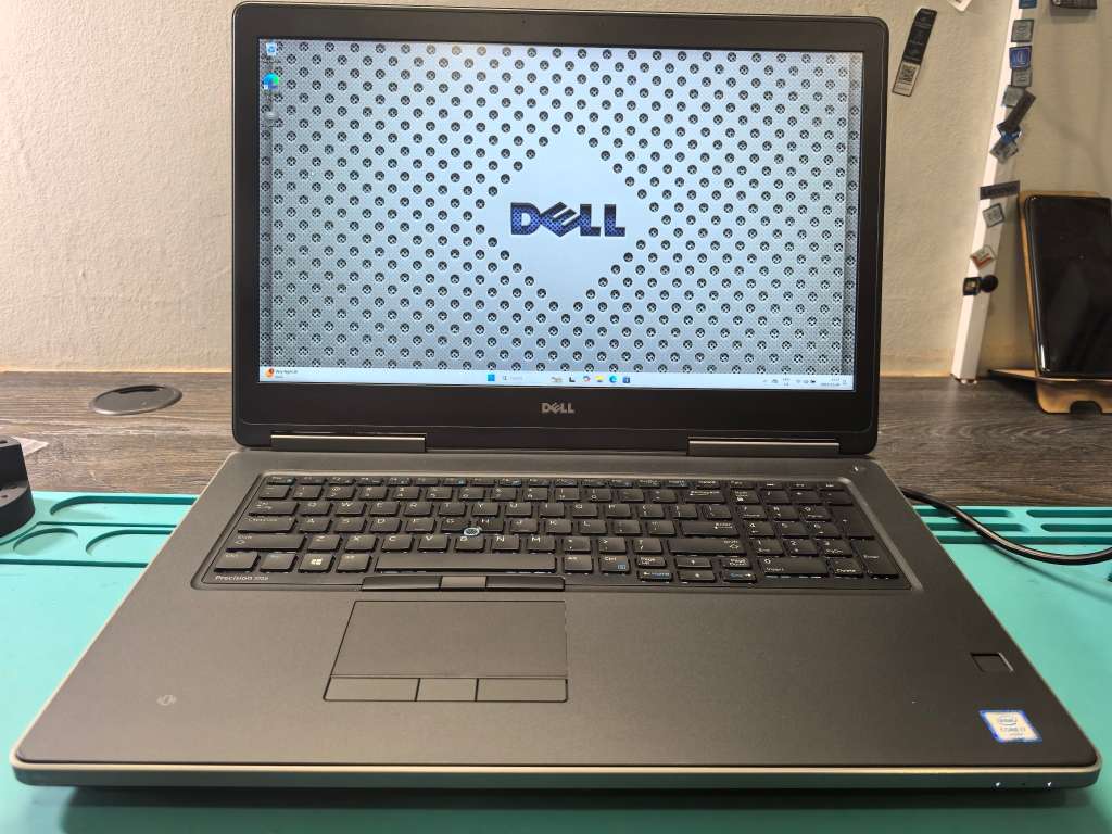 Dell Precision 7720 Carbon i7-6820HQ 32GB DDR4 1TB SSD FHD