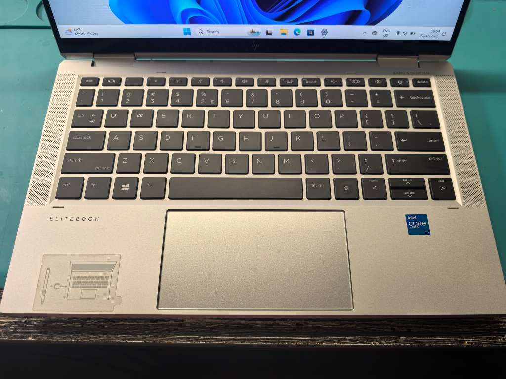 AS NEW!*HP ELITEBOOK X360 1030g8*i5-1145G7-TOUCHSCREEN-16GB RAM-256GB SSD-FHD IPS