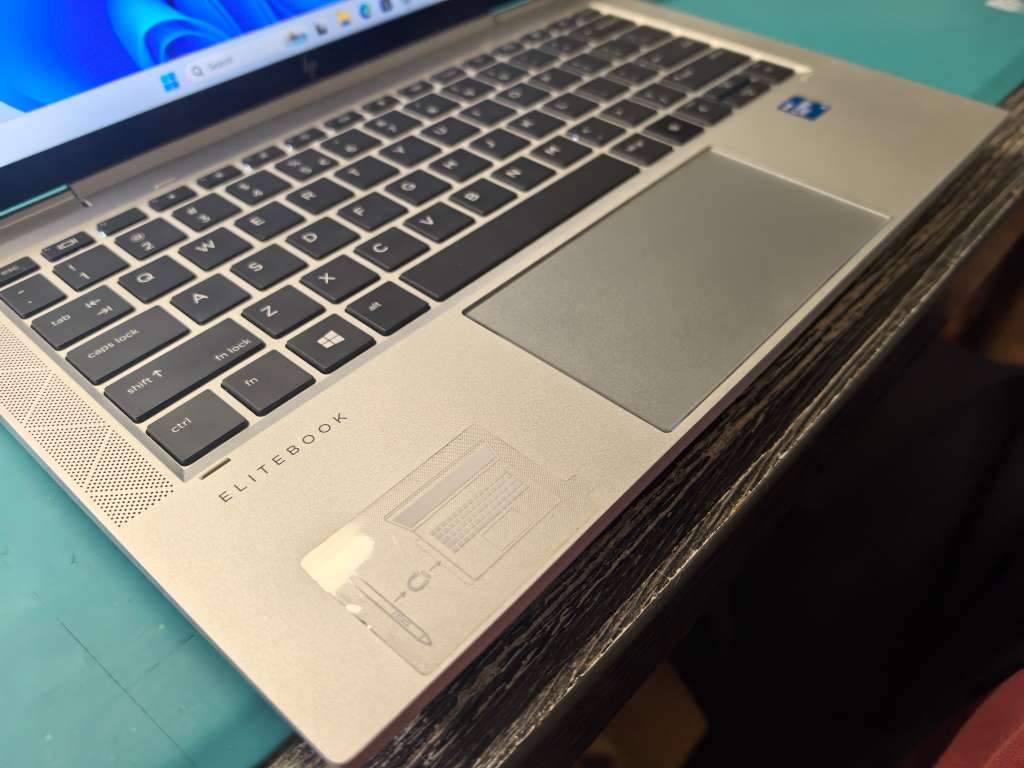 AS NEW!*HP ELITEBOOK X360 1030g8*i5-1145G7-TOUCHSCREEN-16GB RAM-256GB SSD-FHD IPS