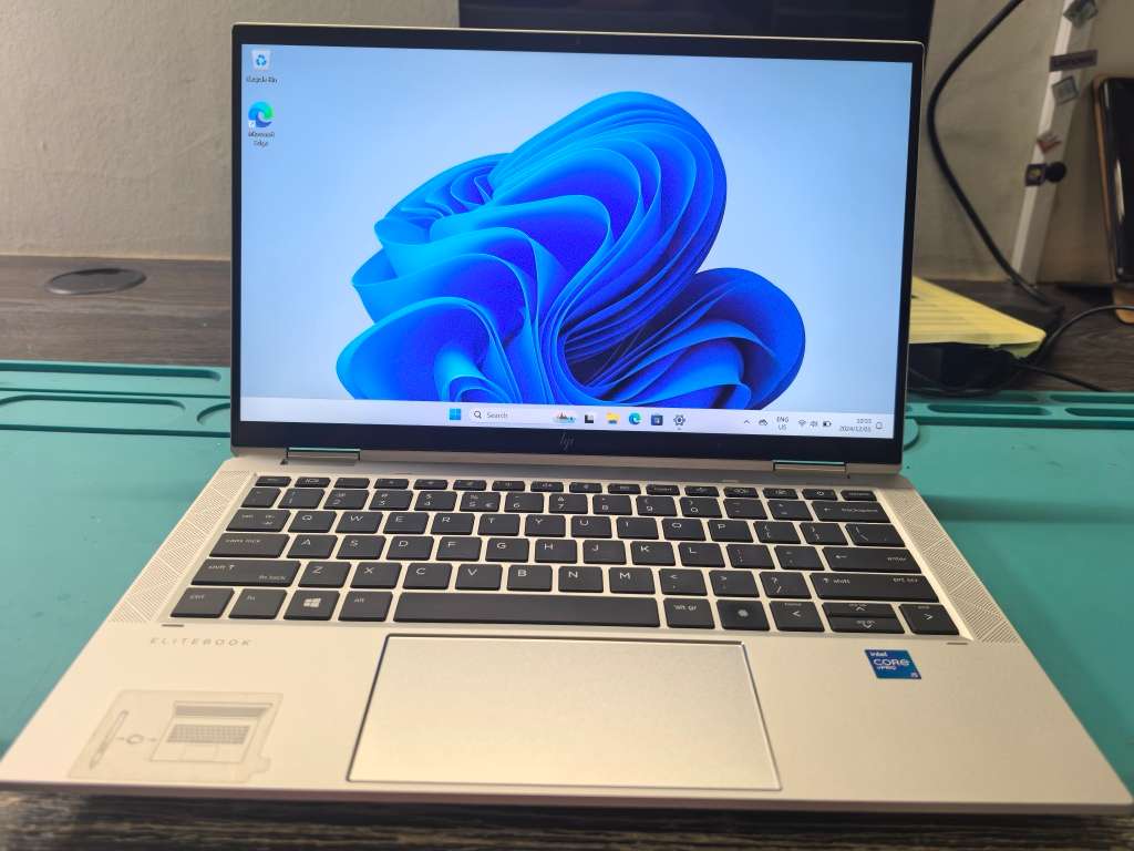 AS NEW!*HP ELITEBOOK X360 1030g8*i5-1145G7-TOUCHSCREEN-16GB RAM-256GB SSD-FHD IPS