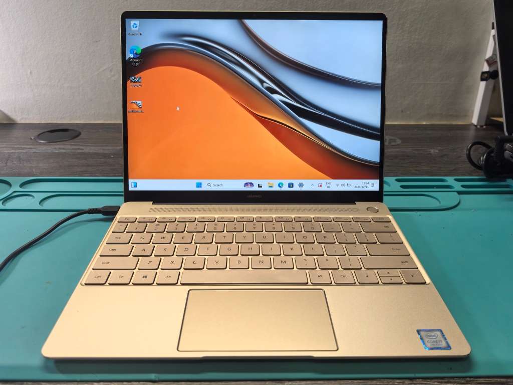 HUAWEI MATEBOOK X*i7-7500U*8GB DDR4*256GB SSD*2K DISPLAY*IPS*UHD GRAPHICS