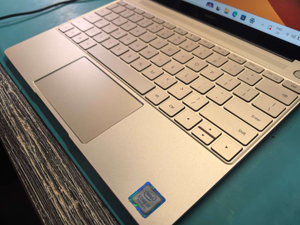 HUAWEI MATEBOOK X*i7-7500U*8GB DDR4*256GB SSD*2K DISPLAY*IPS*UHD GRAPHICS