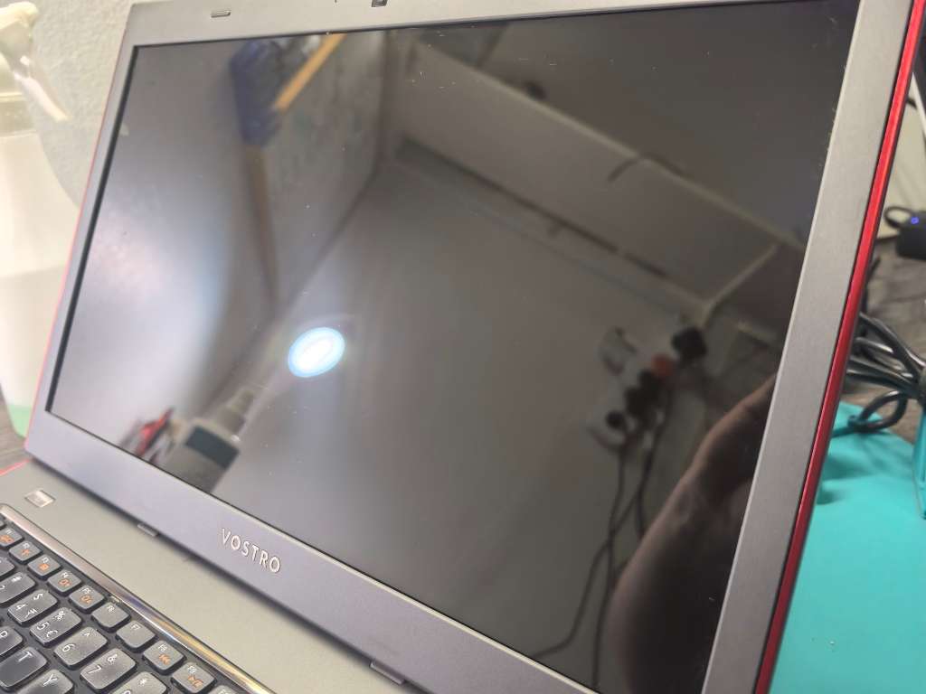 QUAD CORE i7-DELL VOSTRO 3560*i7-3632QM-8GB RAM-256GB SSD-RADEON GRAPHICS-DVD-HD DISPLAY