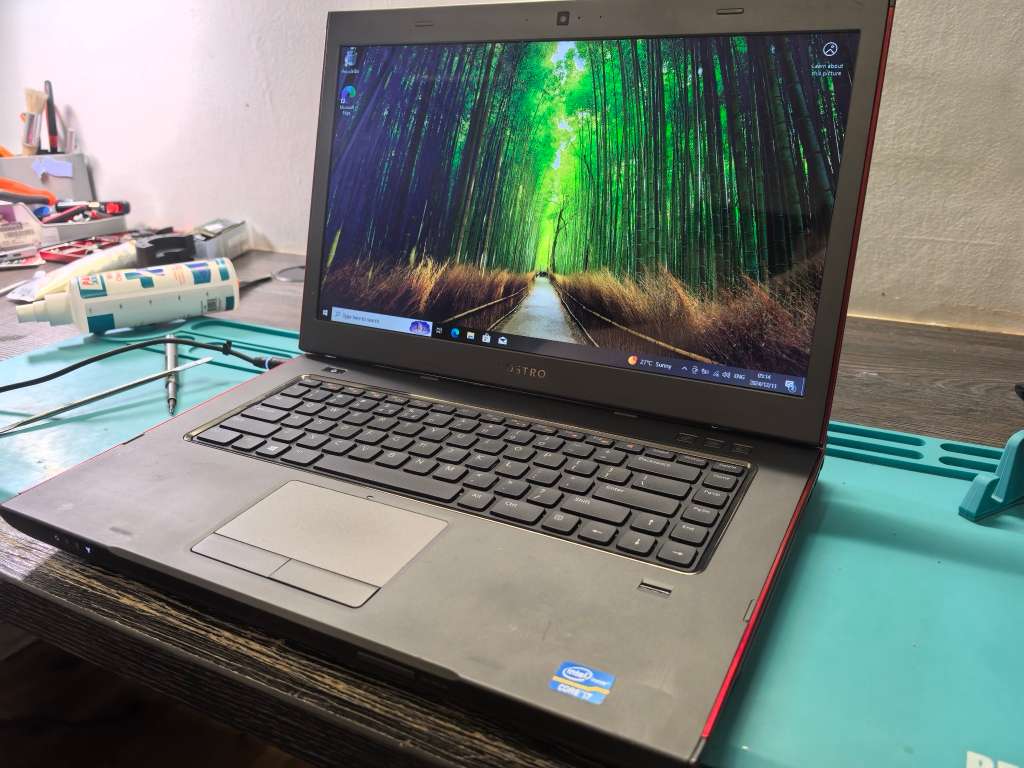 QUAD CORE i7-DELL VOSTRO 3560*i7-3632QM-8GB RAM-256GB SSD-RADEON GRAPHICS-DVD-HD DISPLAY
