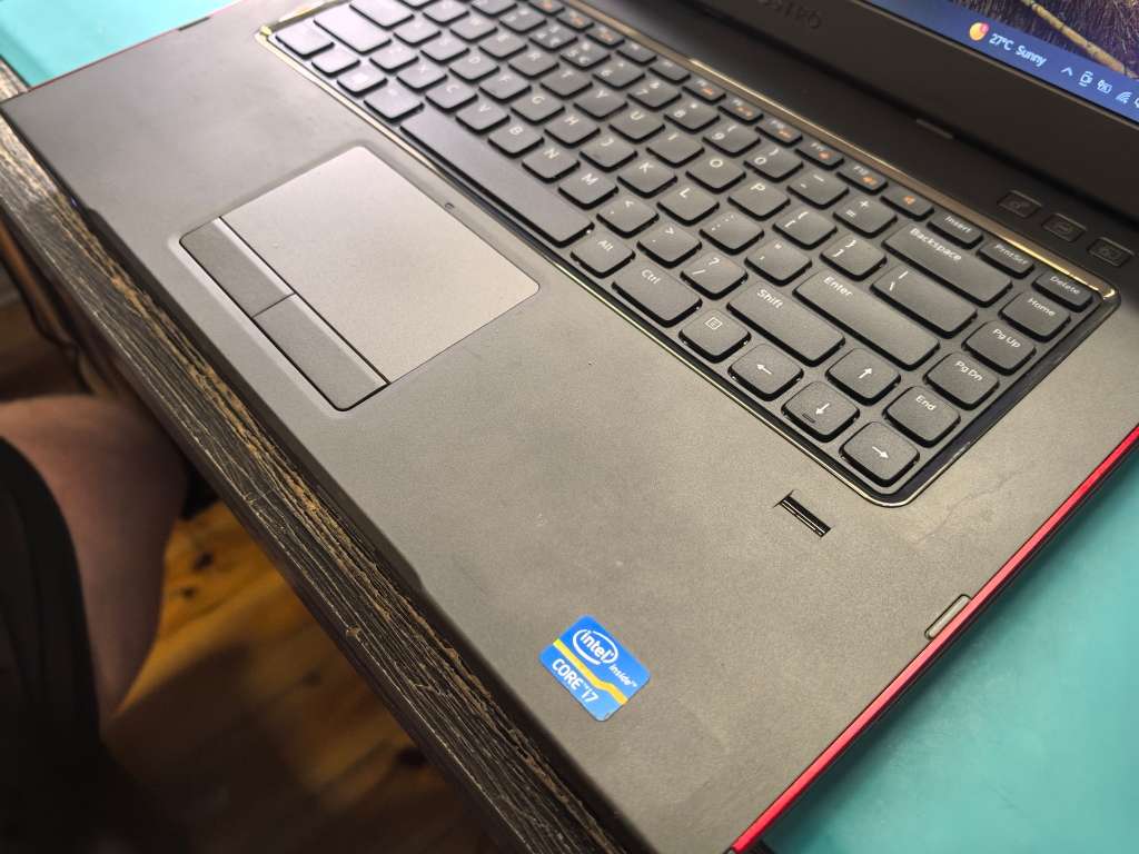 QUAD CORE i7-DELL VOSTRO 3560*i7-3632QM-8GB RAM-256GB SSD-RADEON GRAPHICS-DVD-HD DISPLAY