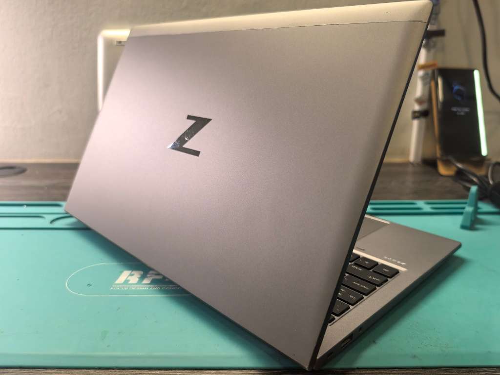 HP ZBook Firefly 15 G7 with i7-10510U, 16GB DDR4, 4TB SSD, FHD display, and docking station