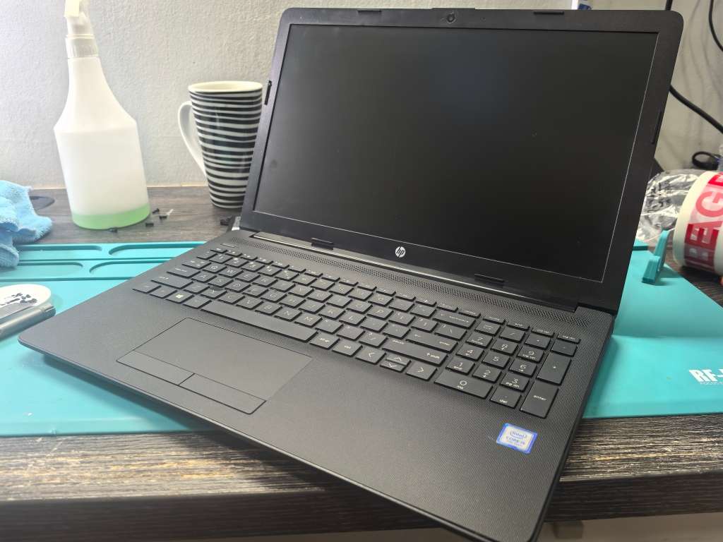 HP Notebook 15*i5-7200U*8GB DDR4*240GB SSD*HD*HD 620 GRAPHICS