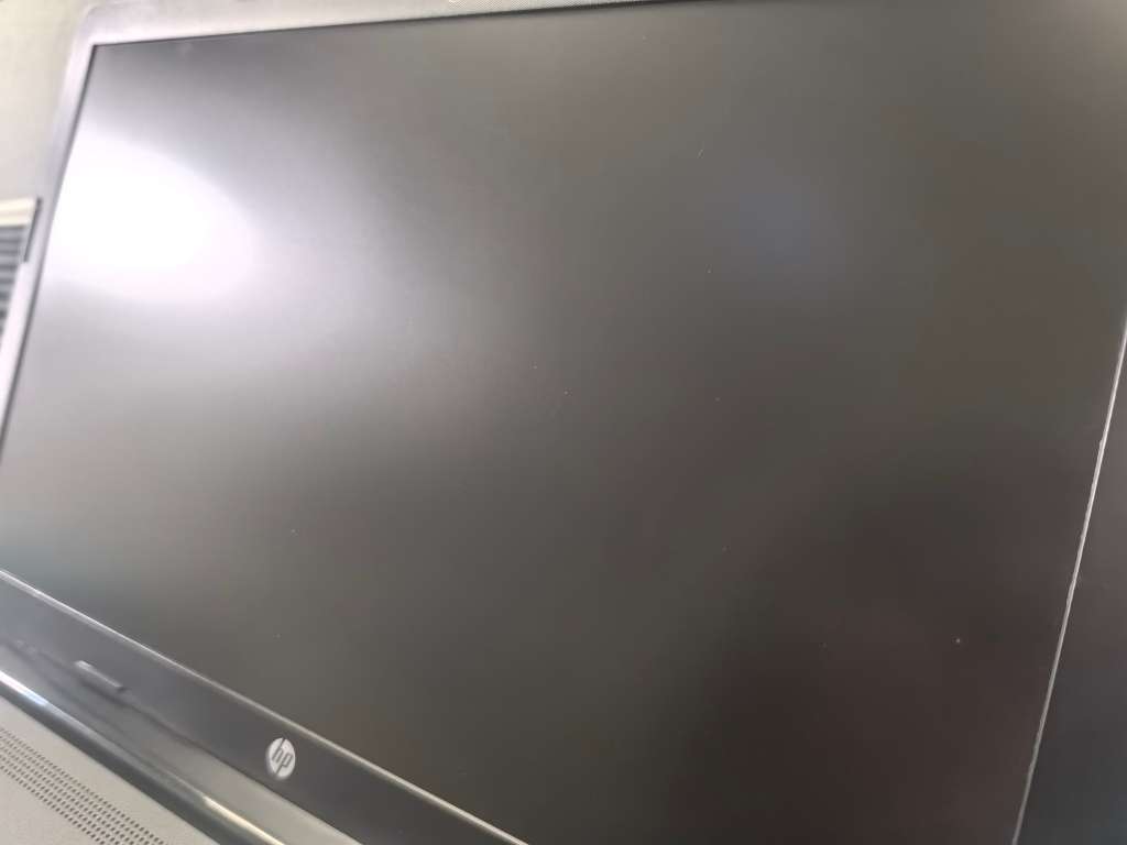 HP Notebook 15*i5-7200U*8GB DDR4*240GB SSD*HD*HD 620 GRAPHICS