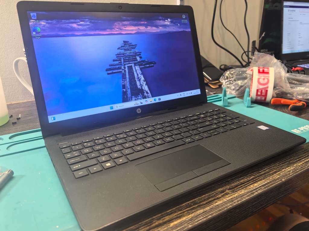 HP Notebook 15*i5-7200U*8GB DDR4*240GB SSD*HD*HD 620 GRAPHICS