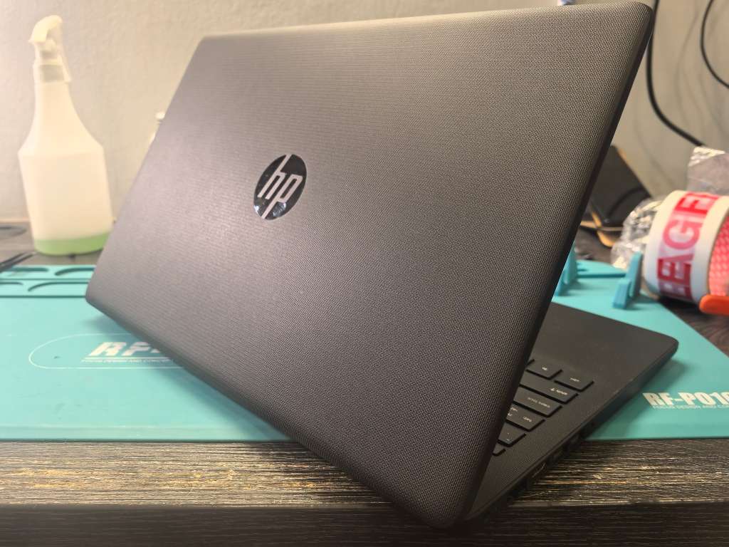 HP Notebook 15*i5-7200U*8GB DDR4*240GB SSD*HD*HD 620 GRAPHICS