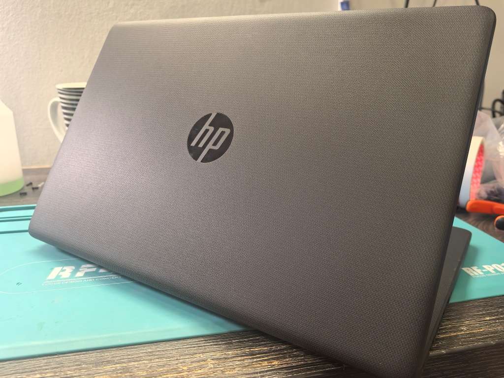 HP Notebook 15*i5-7200U*8GB DDR4*240GB SSD*HD*HD 620 GRAPHICS