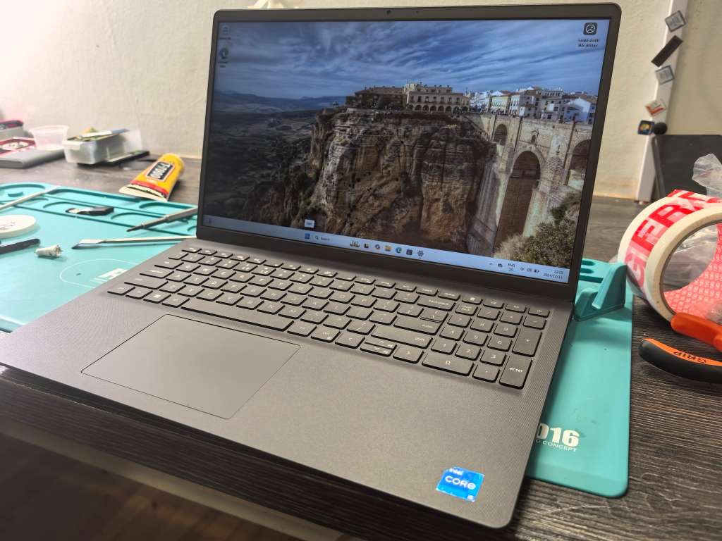11th Gen Dell Vostro 3510, i5-1135G7, 16GB DDR4, 256GB SSD + 1000GB HDD, HD