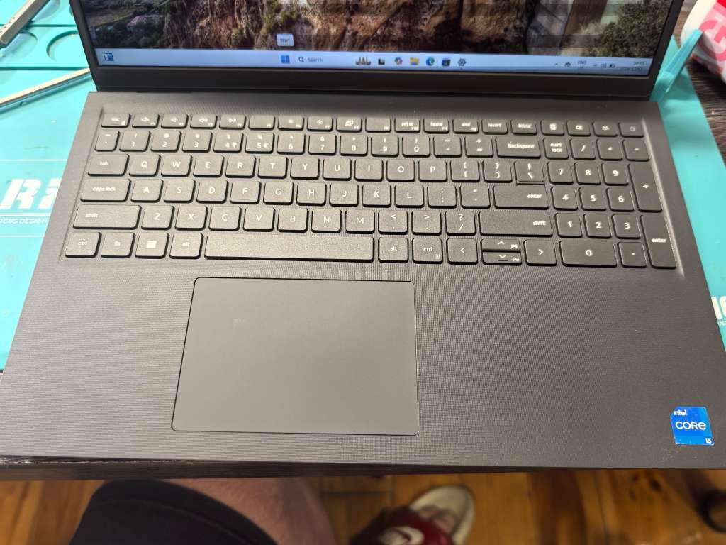 11th Gen Dell Vostro 3510, i5-1135G7, 16GB DDR4, 256GB SSD + 1000GB HDD, HD