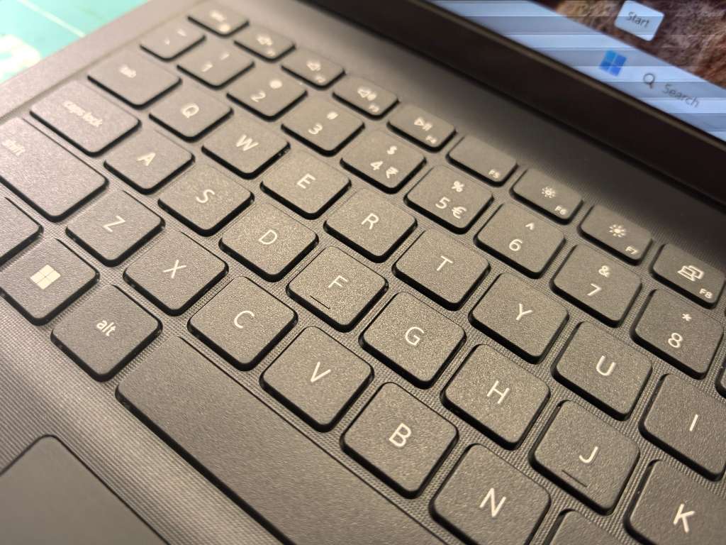 11th Gen Dell Vostro 3510, i5-1135G7, 16GB DDR4, 256GB SSD + 1000GB HDD, HD