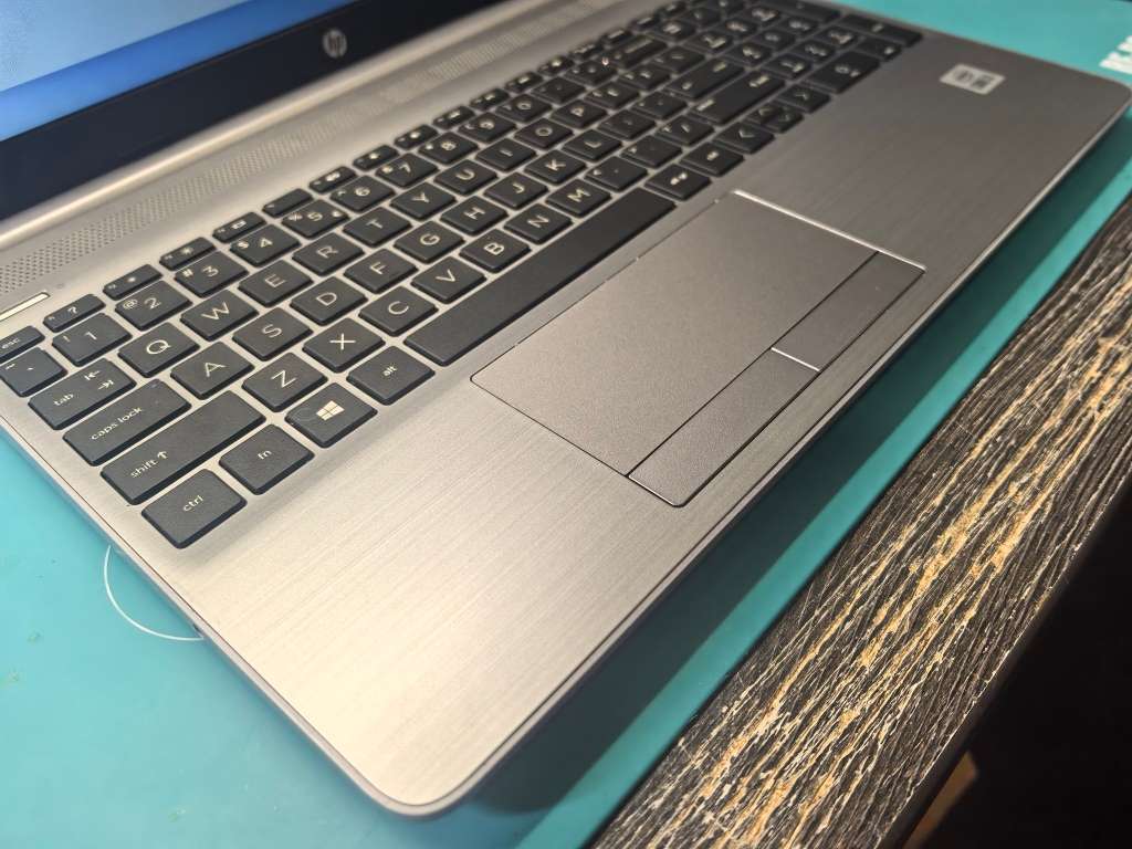 10TH GEN-HP 250 G8*i3-10110u-8GB DDR4-512GB NVME SSD-HD