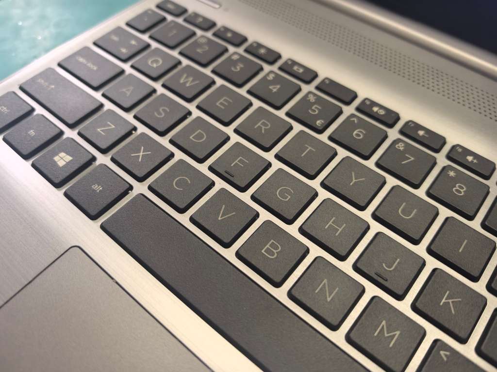 10TH GEN-HP 250 G8*i3-10110u-8GB DDR4-512GB NVME SSD-HD