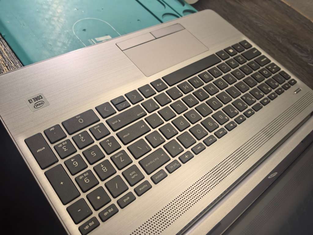 10TH GEN-HP 250 G8*i3-10110u-8GB DDR4-512GB NVME SSD-HD