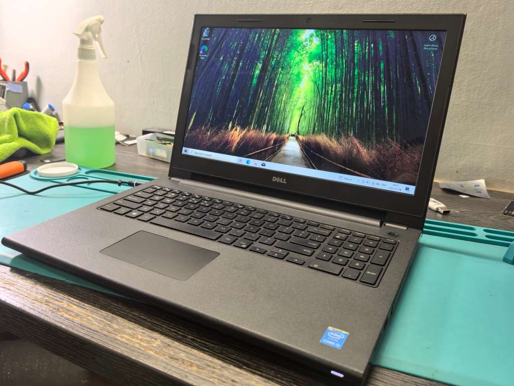 Dell Inspiron 15 3542 i3-4005u 256GB SSD 8GB RAM HD DVD