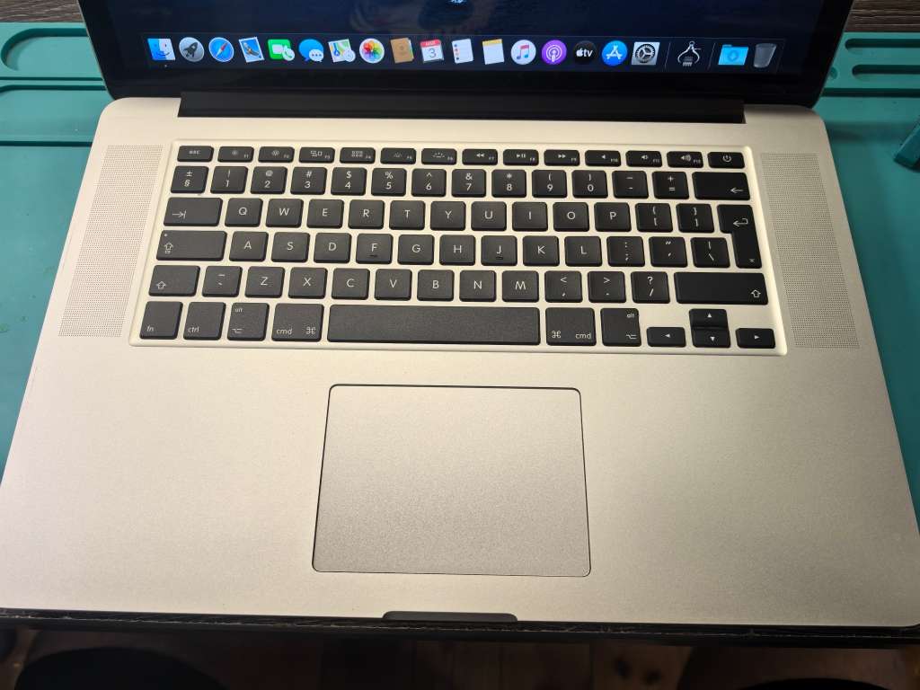 Apple MacBook Pro 2015 Core i7 16GB RAM 512GB SSD Retina 2880x1800