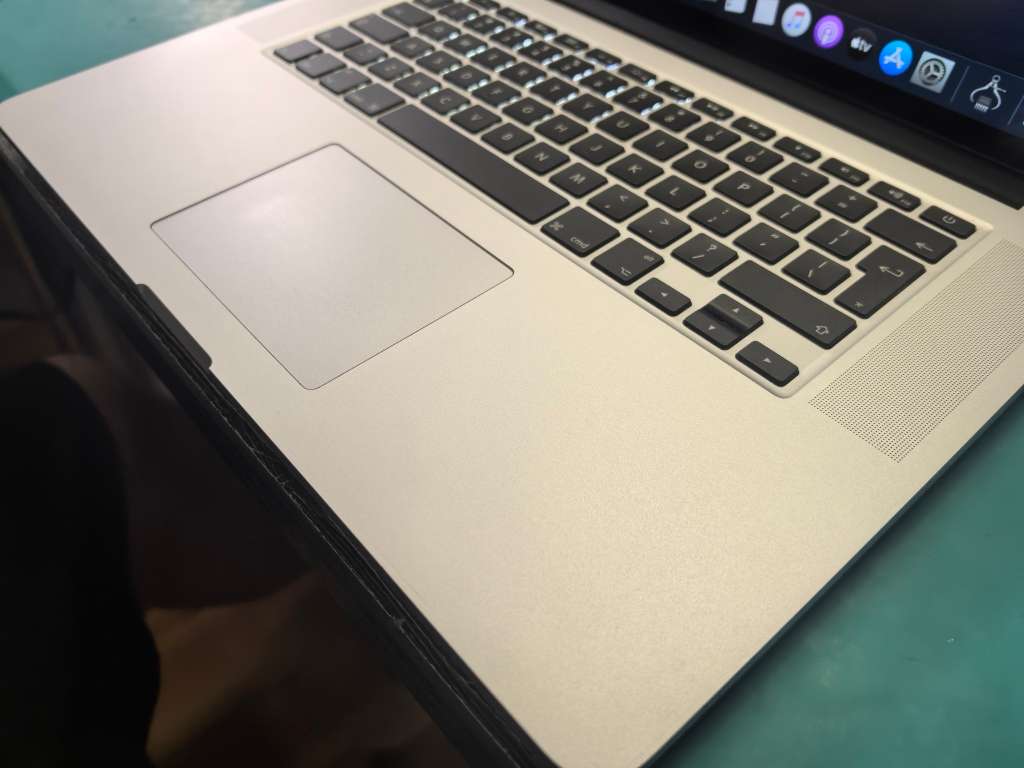 Apple MacBook Pro 2015 Core i7 16GB RAM 512GB SSD Retina 2880x1800