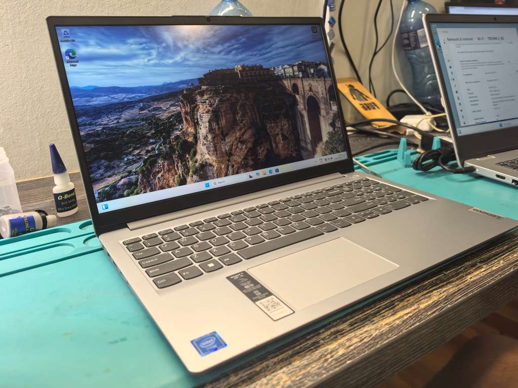 Lenovo Ideapad 1-N4020 Celeron-4GB DDR4-256GB NVMe SSD-UHD Graphics-FHD
