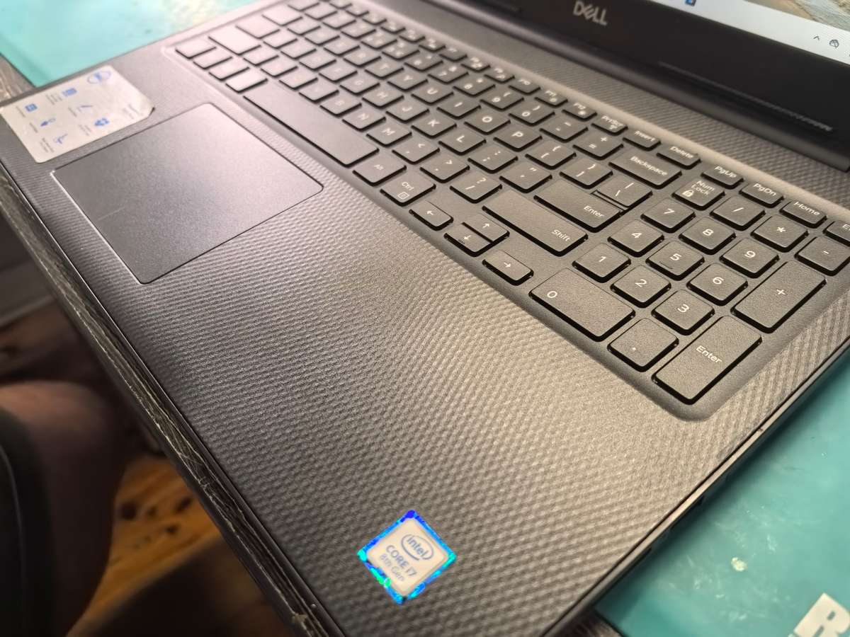 Dell Inspiron 3580 Quad Core i7-8565U 16GB FHD 512GB NVMe SSD