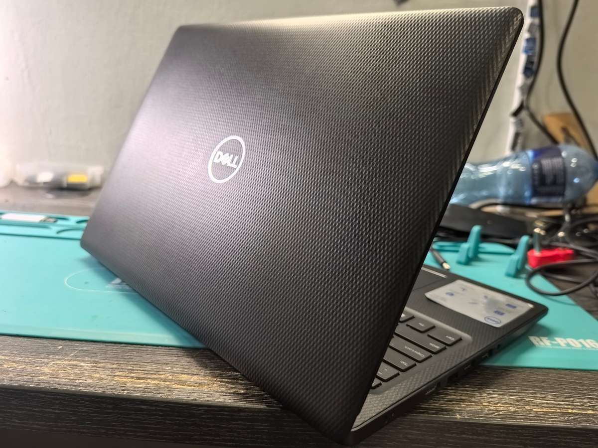 Dell Inspiron 3580 Quad Core i7-8565U 16GB FHD 512GB NVMe SSD