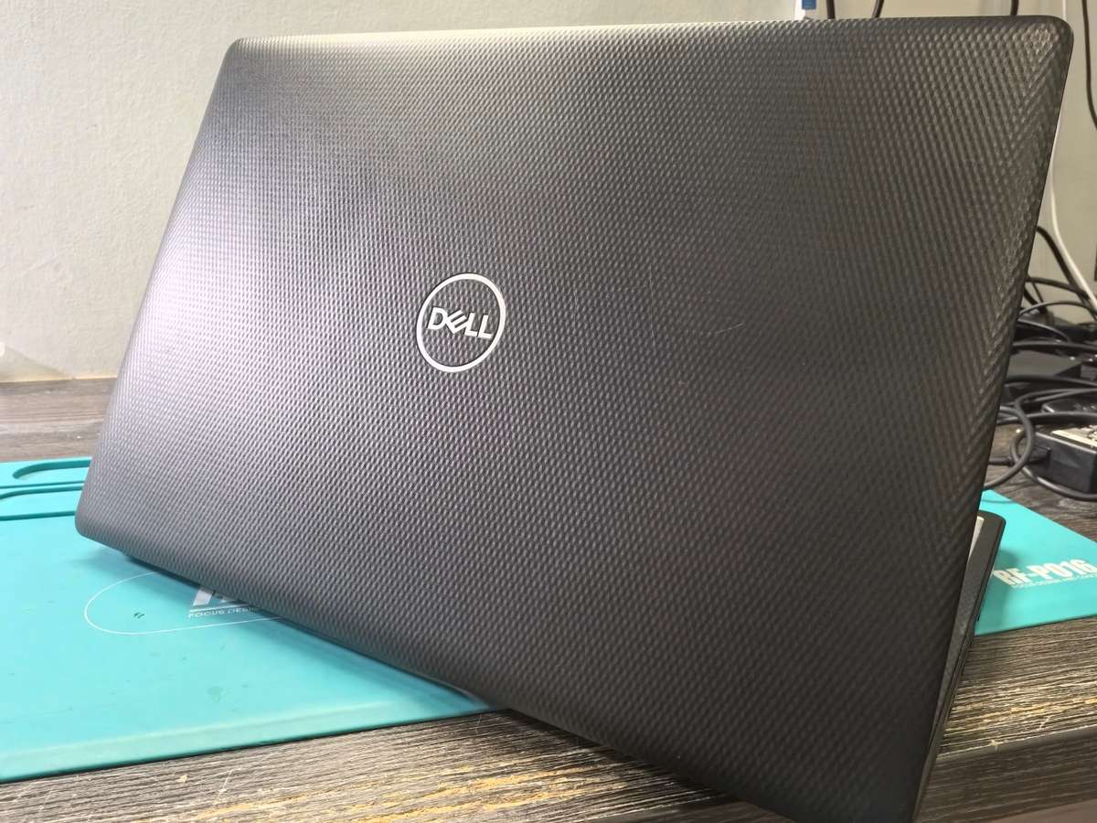 Dell Inspiron 3580 Quad Core i7-8565U 16GB FHD 512GB NVMe SSD