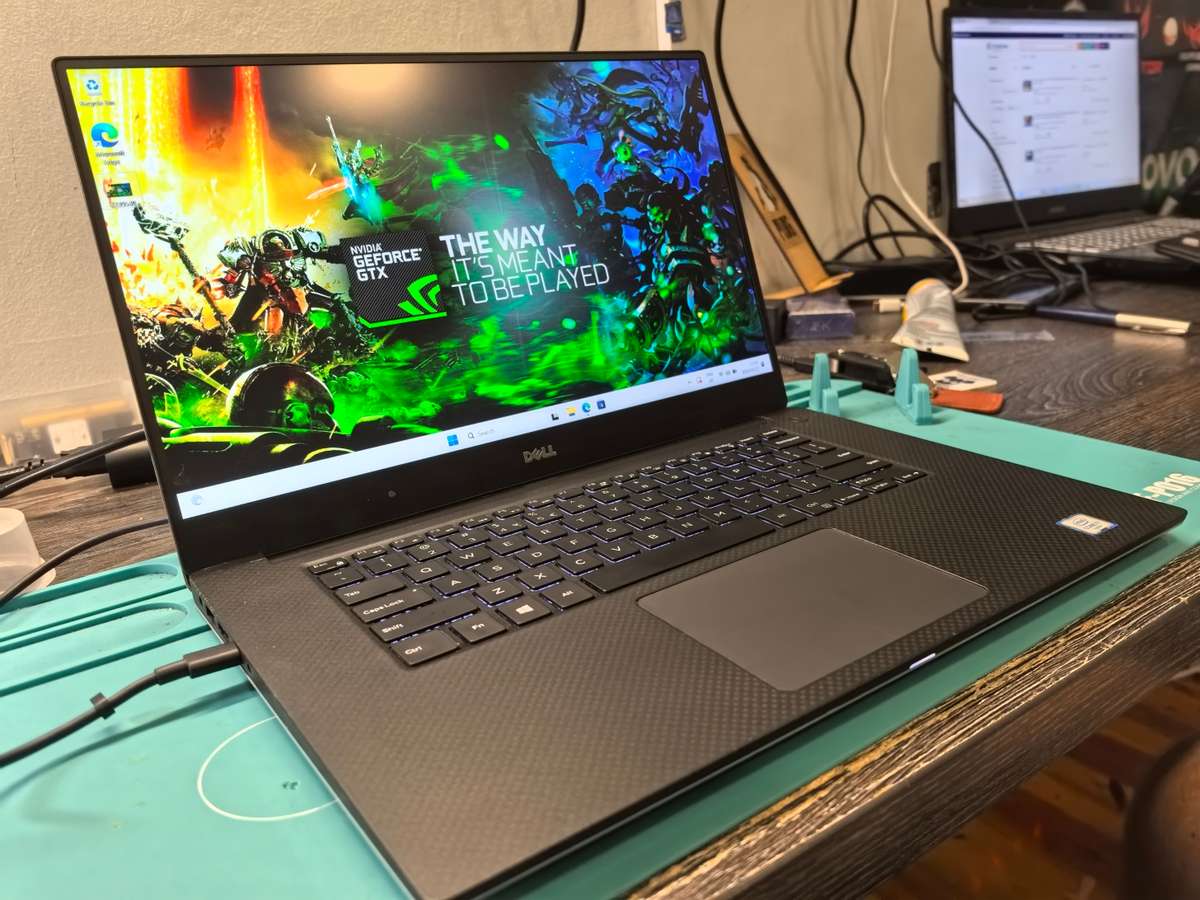 *DELL PRECISION 5520*i7-6820HQ*16GB DDR4*512GB SSD*QUADRO 4GB*