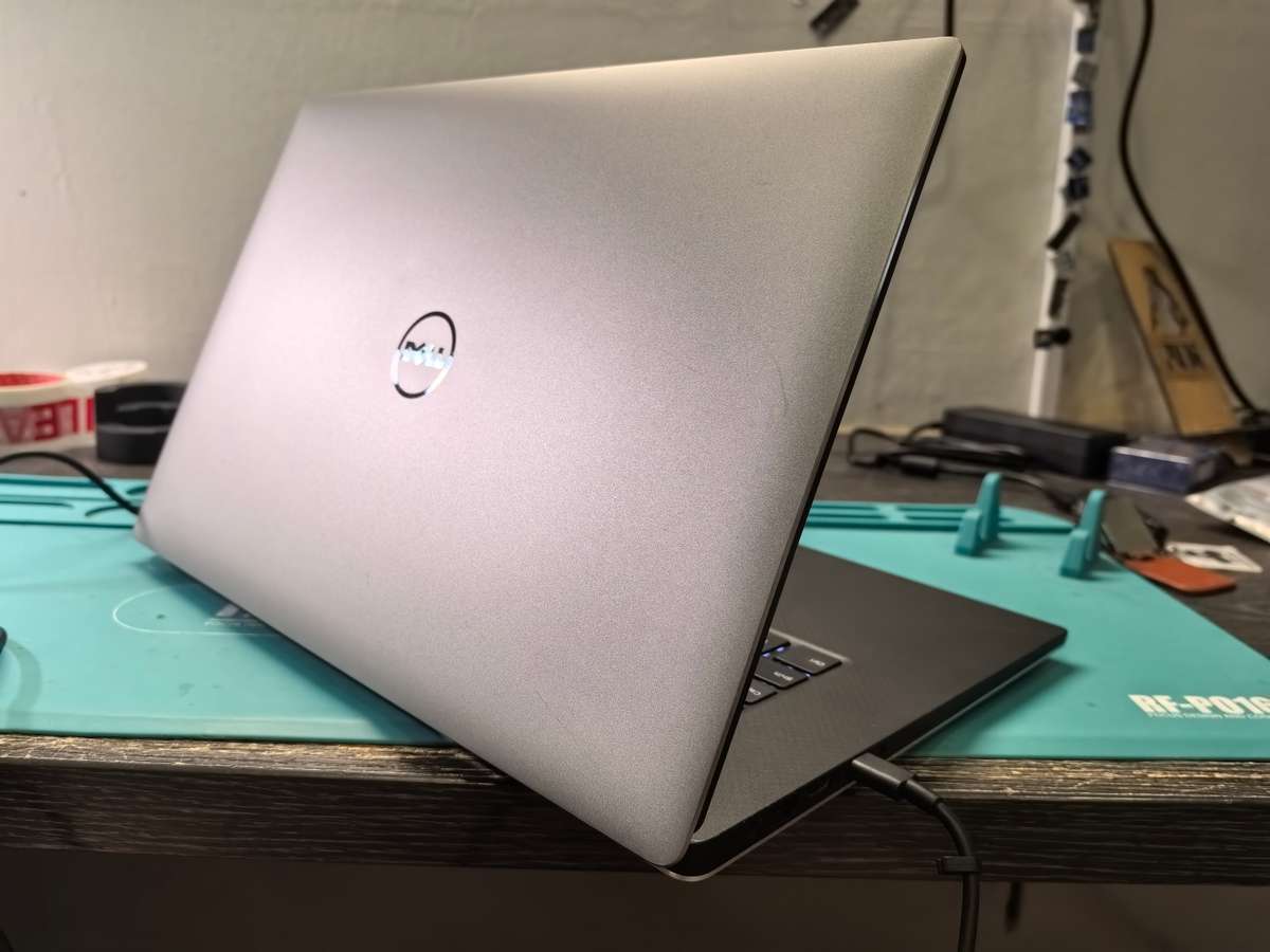 *DELL PRECISION 5520*i7-6820HQ*16GB DDR4*512GB SSD*QUADRO 4GB*