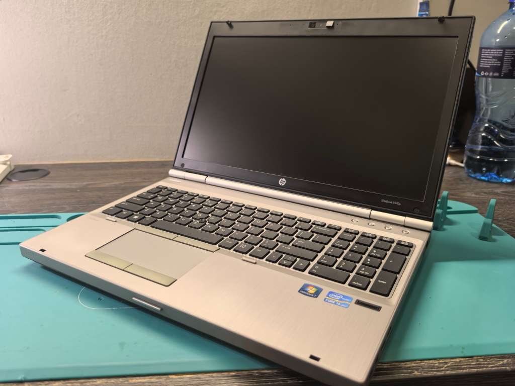 HP ELITEBOOK 8570P*i5-VPRO3360m-8GB RAM-256GB SSD-DVD-HD+