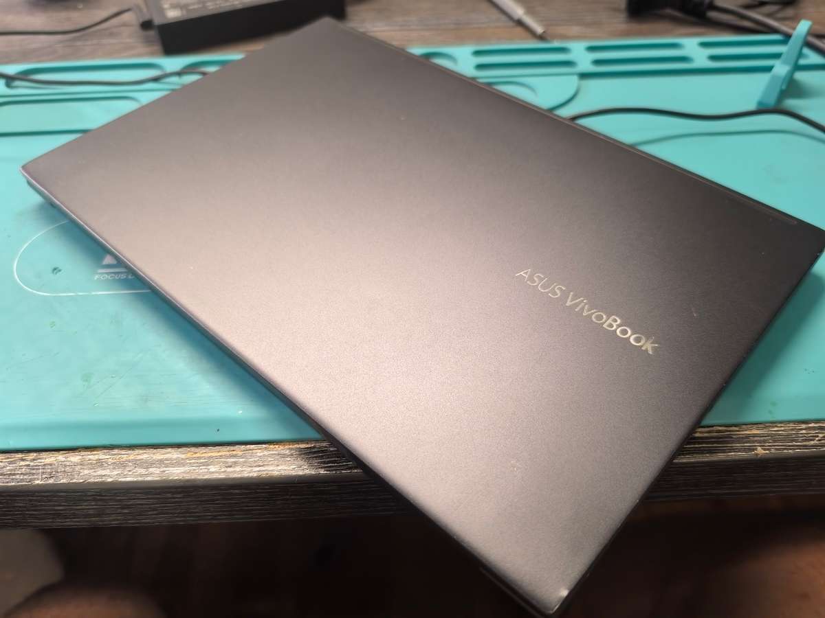 Asus VivoBook 14 i7-1165G7 16GB DDR4 512GB SSD FHD Iris Graphics