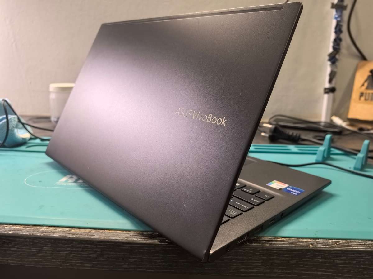 Asus VivoBook 14 i7-1165G7 16GB DDR4 512GB SSD FHD Iris Graphics