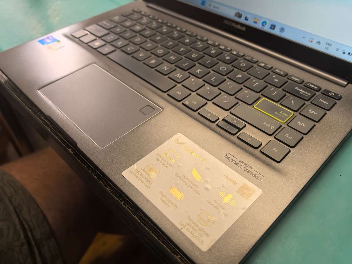 Asus VivoBook 14 i7-1165G7 16GB DDR4 512GB SSD FHD Iris Graphics