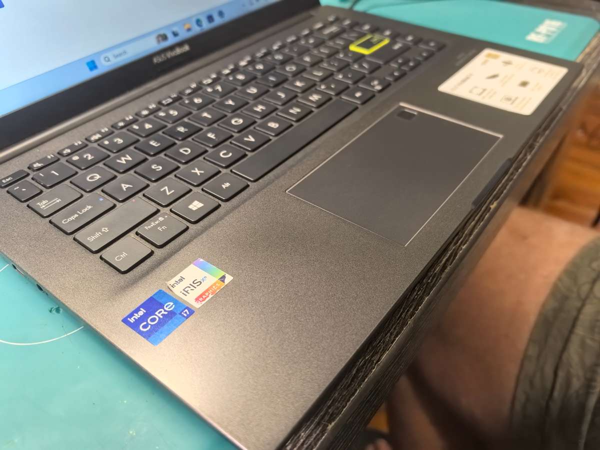 Asus VivoBook 14 i7-1165G7 16GB DDR4 512GB SSD FHD Iris Graphics