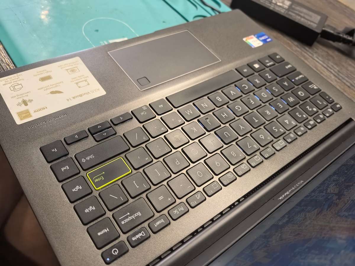 Asus VivoBook 14 i7-1165G7 16GB DDR4 512GB SSD FHD Iris Graphics