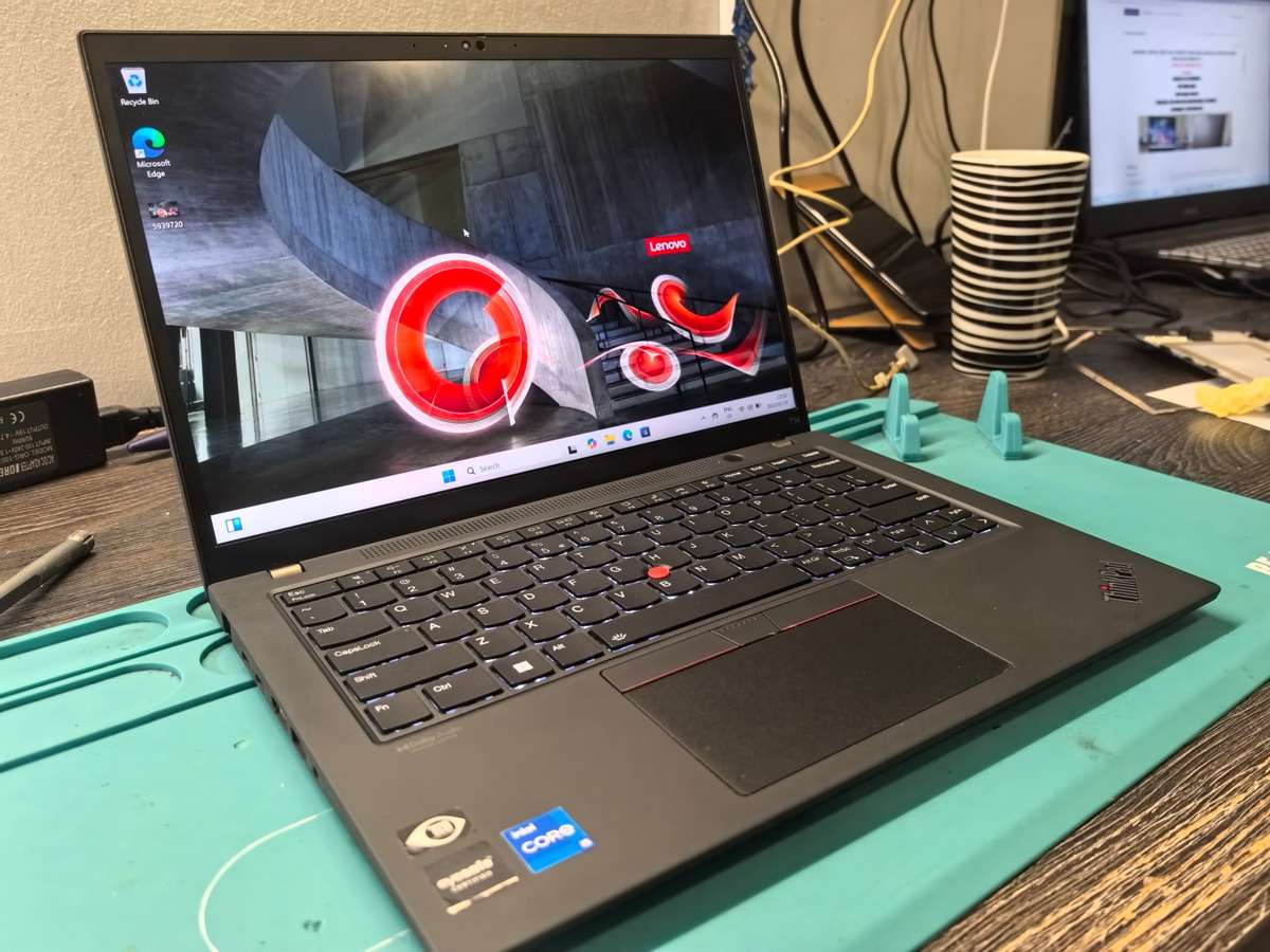 LATE ENTRY-12th gen i5-LENOVO THINKPAD T14*i5-1235u*16GB DDR4*FHD+*256GB SSD