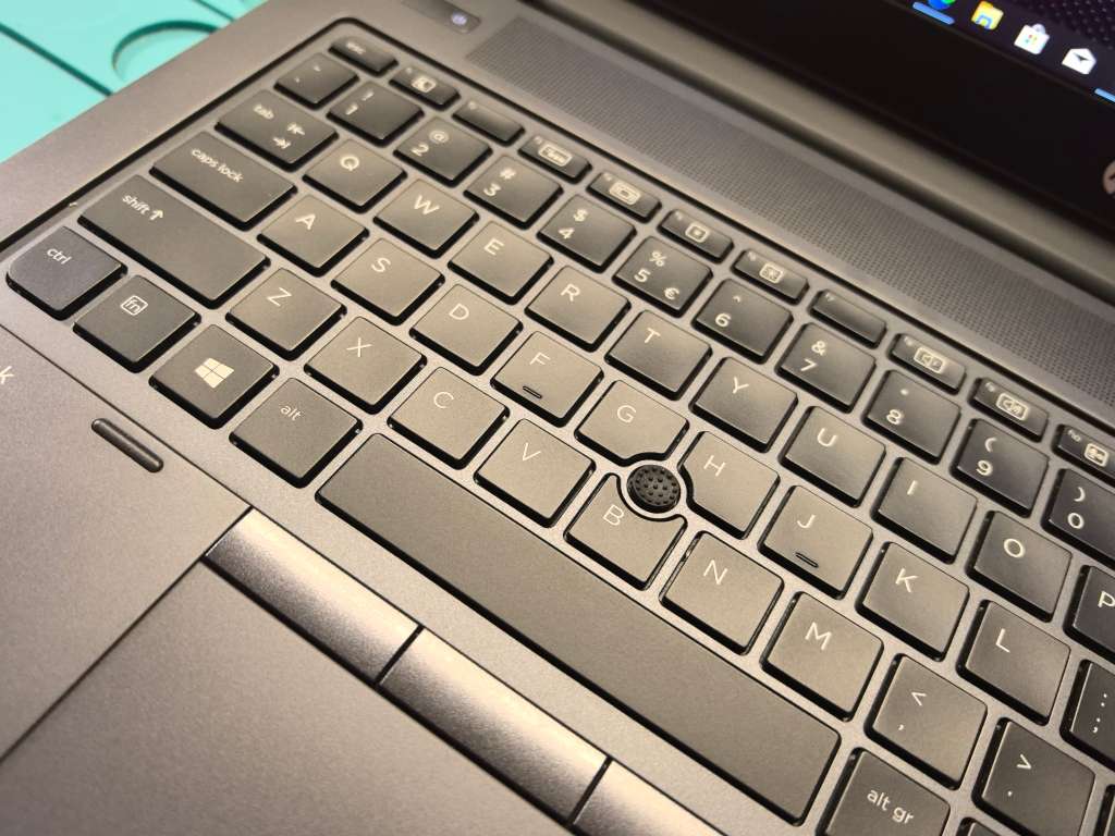 HP ZBook 15 G3 i7-6820HQ 16GB 256GB SSD FHD NVIDIA Quadro M2000M 4GB