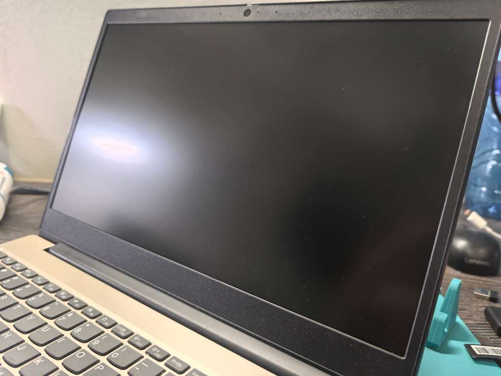 QUAD CORE 11TH GEN i7*LENOVO IDEAPAD 3*i7-1165G7*12GB DDR4*1000GB SSD*HD