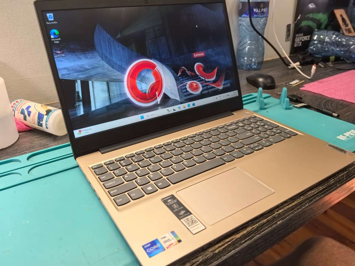 QUAD CORE 11TH GEN i7*LENOVO IDEAPAD 3*i7-1165G7*12GB DDR4*1000GB SSD*HD