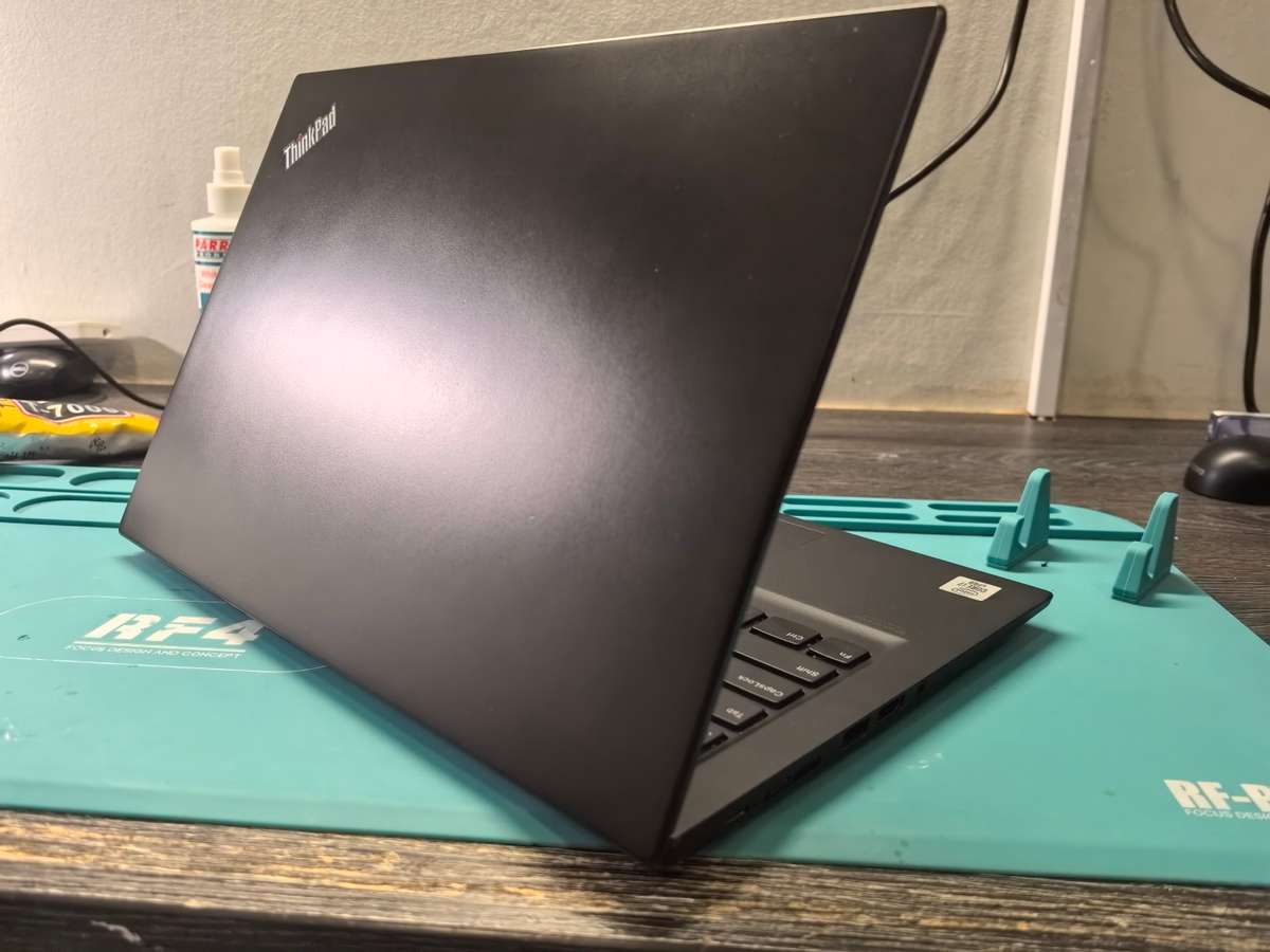 QUAD CORE i7-LENOVO THINKPAD T14S*i7-10610U*16GB DDR4*FHD*256GB SSD