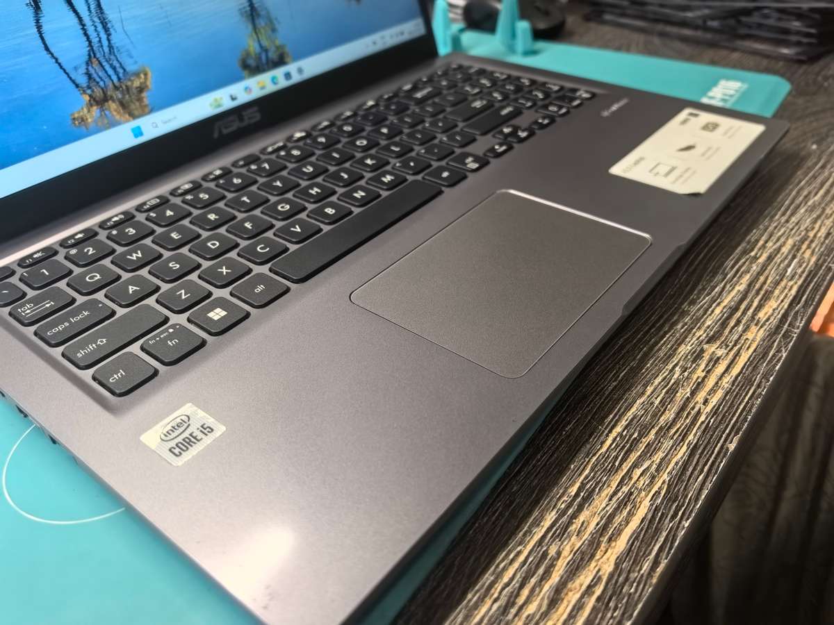 QUAD CORE i5-10TH GEN i5-ASUS VIVOBOOK X515JA-i5-1035G1-8GB DDR4*256GB SSD*FHD